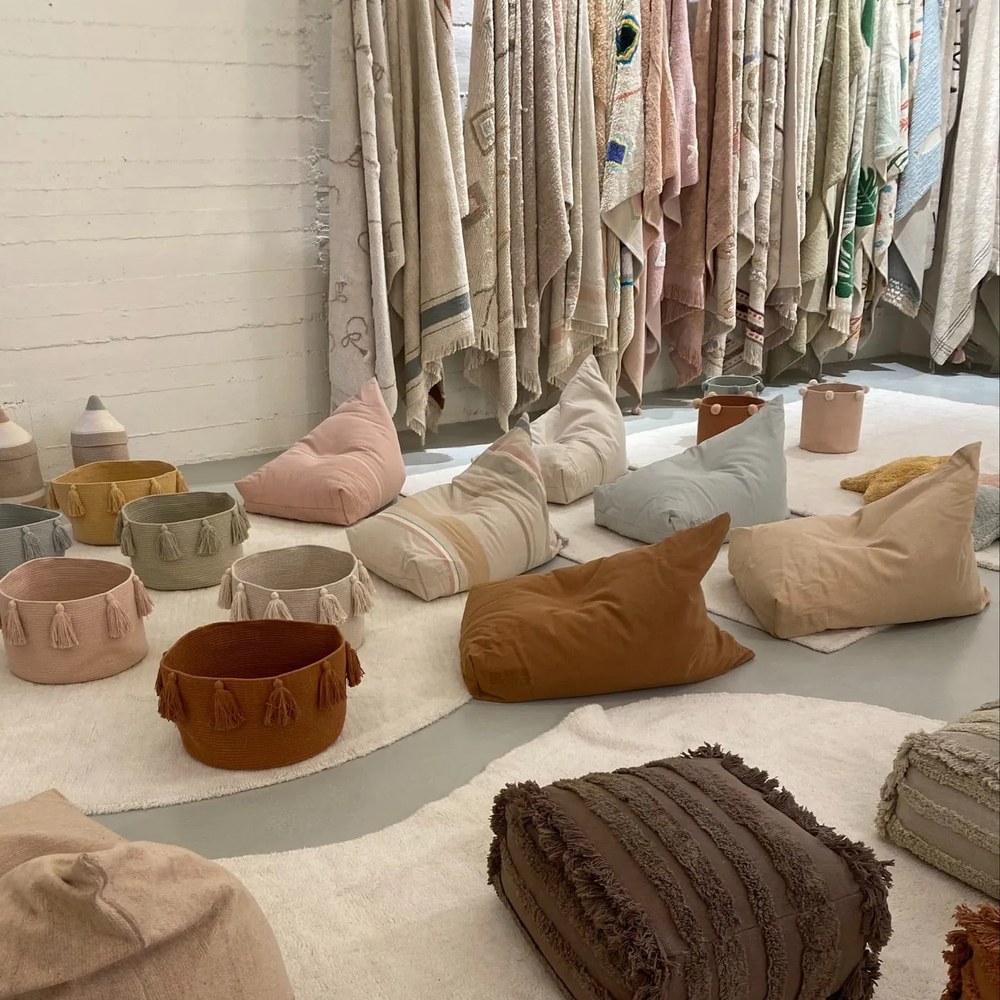 Детски пуф в сиво-розов цвят Cleo Vintage Nude – Lorena Canals