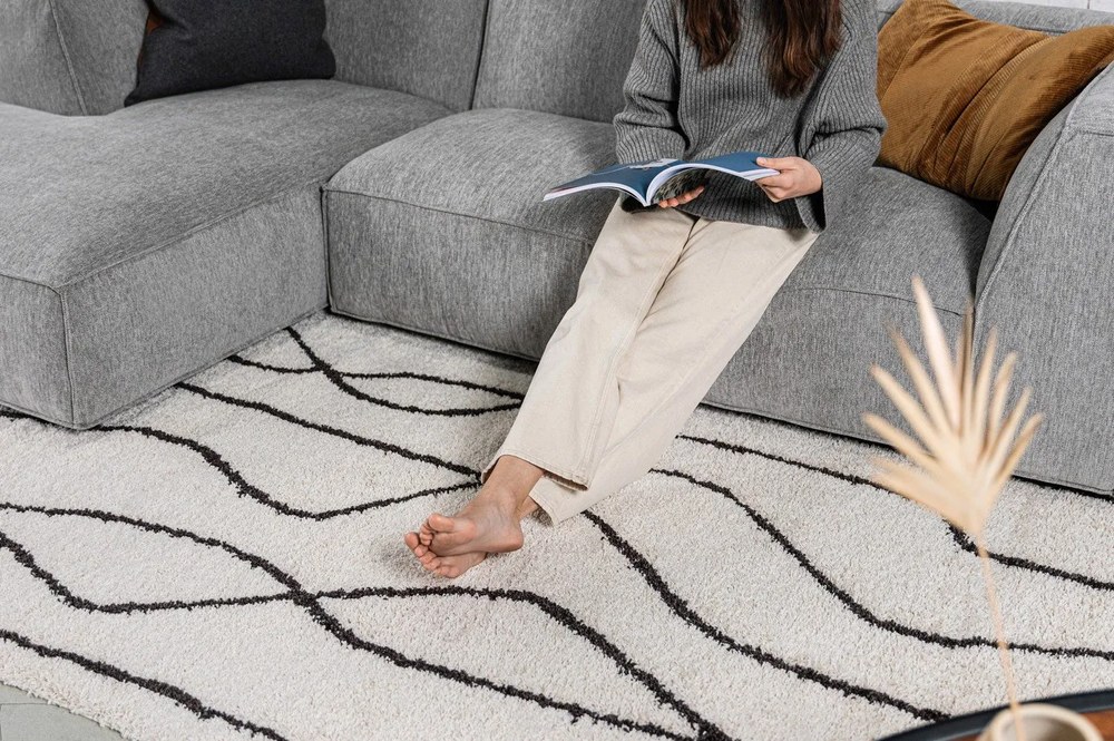 Бял/черен килим 160x230 cm Routa – Universal