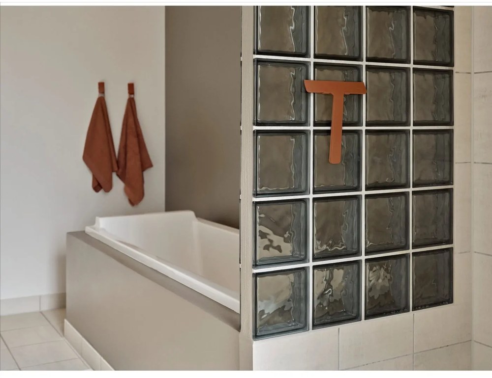 Стенна метална кука в теракотен цвят Ume – Zone