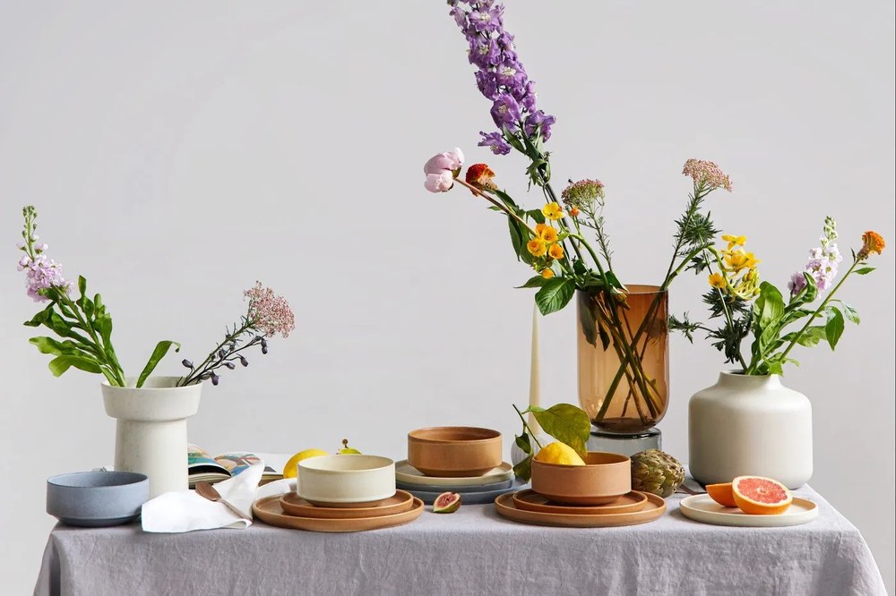 Ваза от бял фаянс, височина 20 cm Ombria - Kähler Design