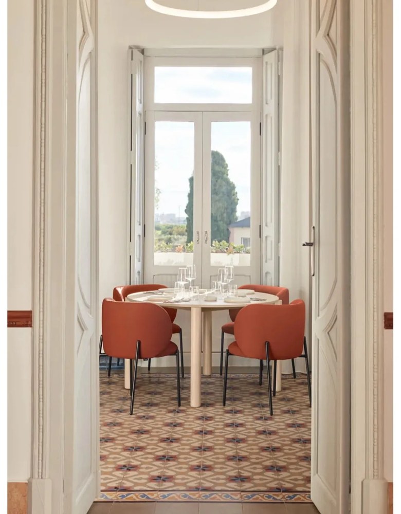 Червени тапицирани трапезни столове в комплект 2 бр. Mogi – Teulat