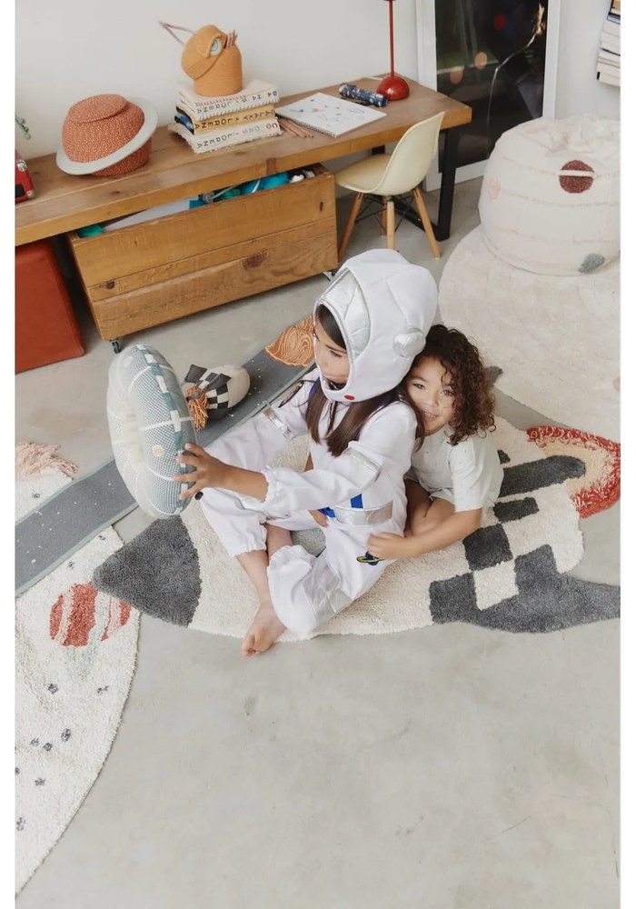 Кремаво ръчно изработено памучно детско килимче за игра подходящо за пране ø140 cm Interstellar Journey – Lorena Canals