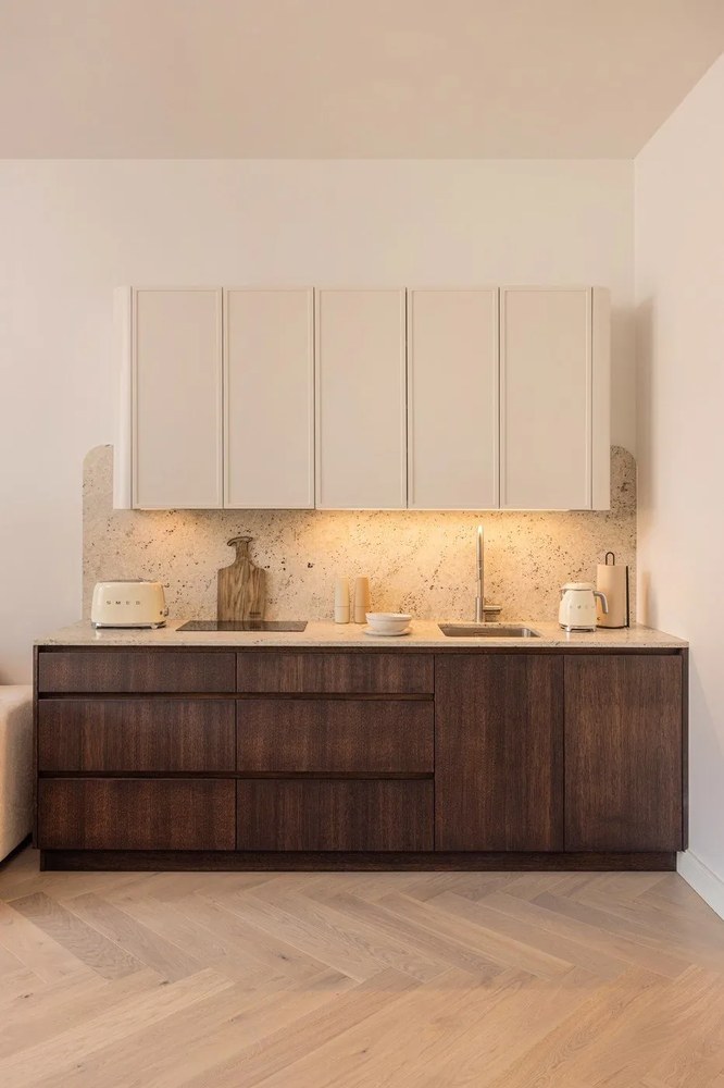 Кремообразен бял чайник 50's Retro Style - SMEG