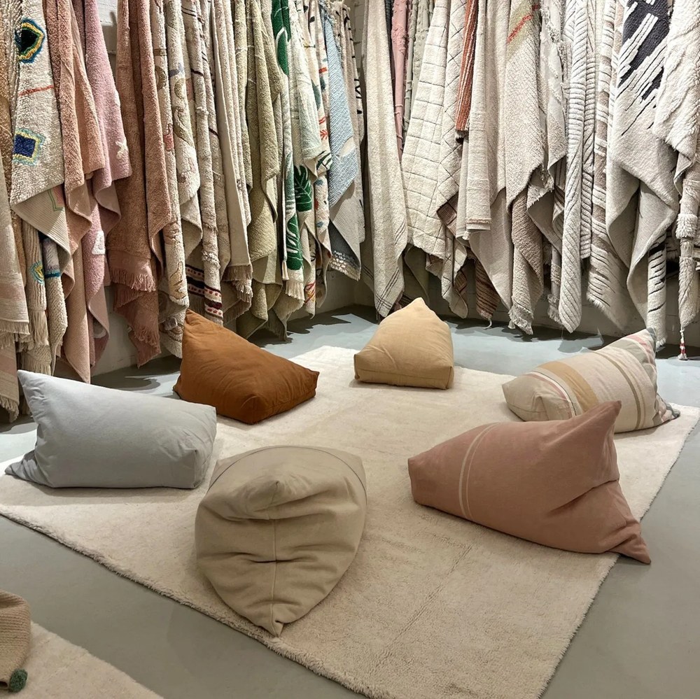 Светложълт детски пуф Cleo Light Honey – Lorena Canals