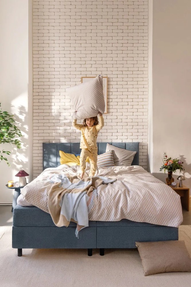 Лилава и бежова метална настолна лампа Chipper - Hübsch