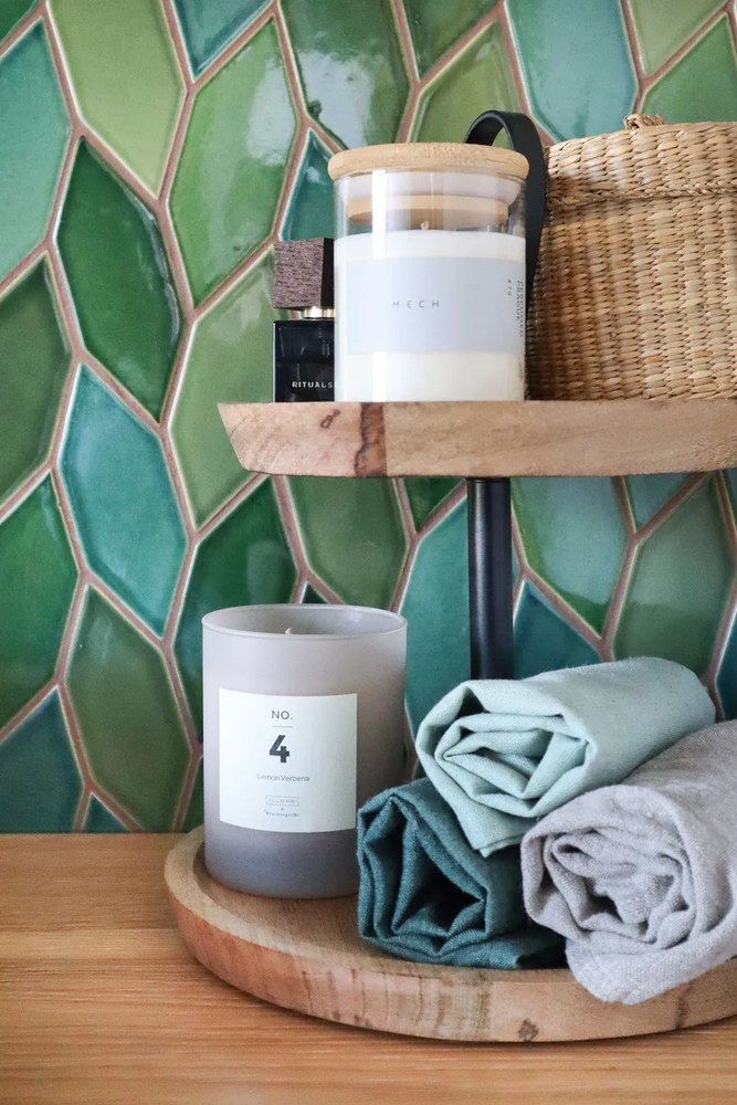 Ароматна свещ от соев восък време на горене 40 час #70 Moss, Black Pepper, Cypress – Perfumed Prague