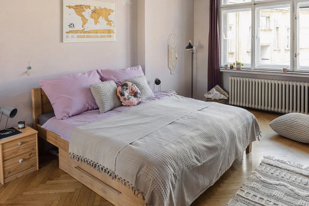 Сива настолна лампа Enchant - Leitmotiv