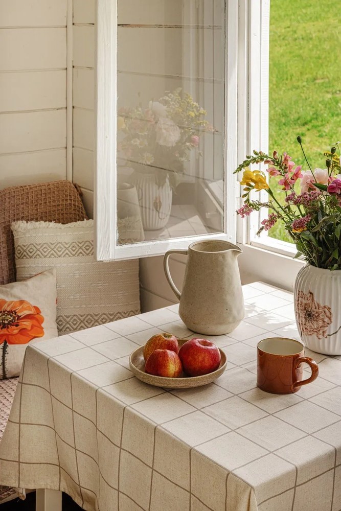 Бяла порцеланова ваза "Мак", височина 21 cm Hammershøi - Kähler Design