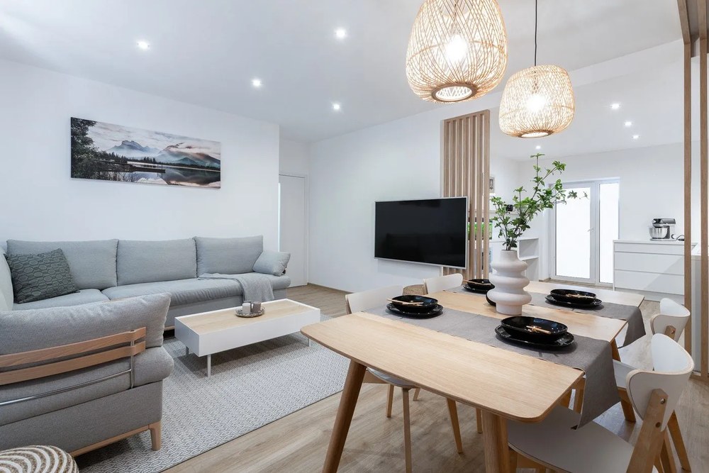 Бяла масичка за кафе Arista - Teulat