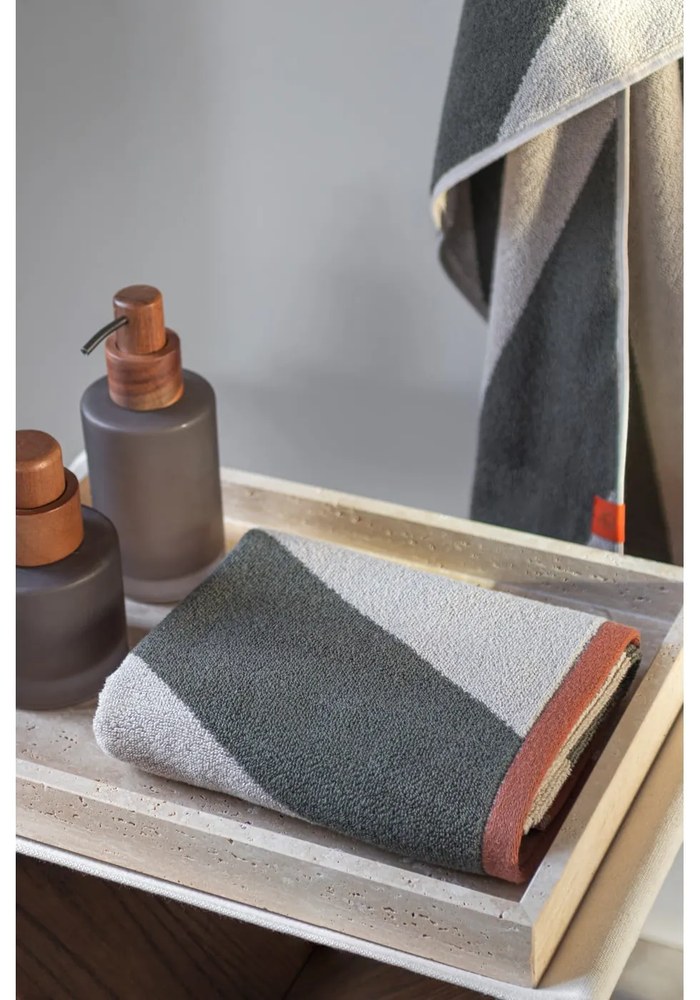 Кърпа от органичен памук от тери в цвят каки 50x90 cm Diagonal – Mette Ditmer Denmark