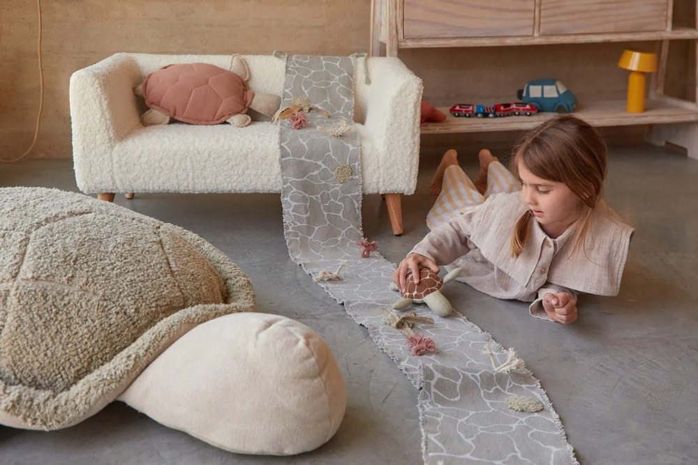 Детска възглавница Turtle – Lorena Canals