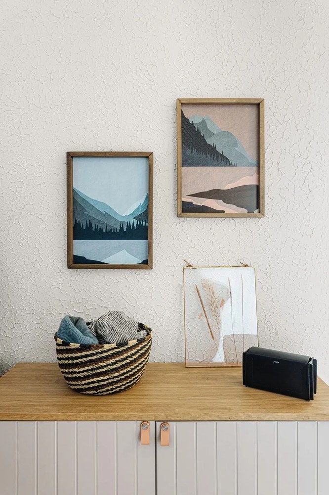 Бял нисък скрин от масивен бор 150x80 cm Miranda – Marckeric