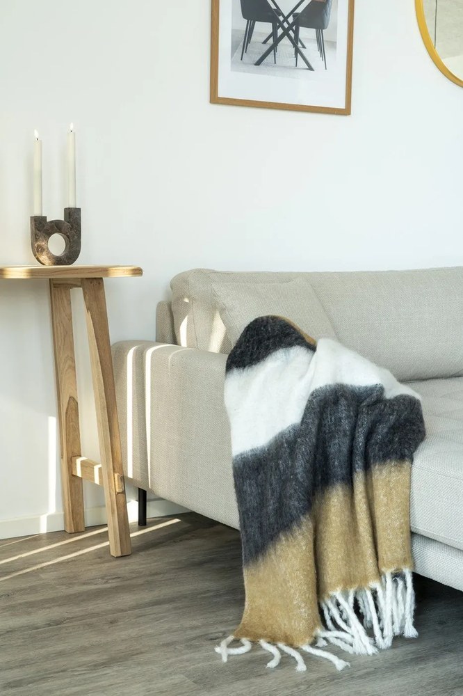 Конзолна маса от тиково дърво в естествен цвят 30x90 cm Girona - House Nordic