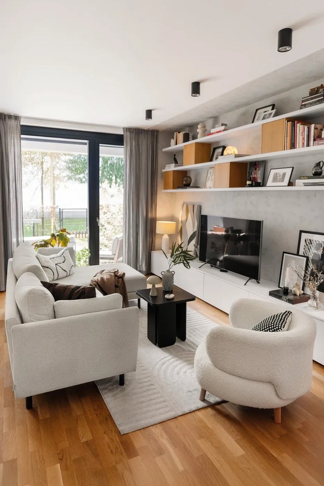 Кремава LED затъмняваща се настолна лампа (височина 20 cm) Mush – Hübsch