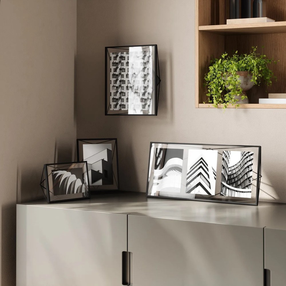 Черна метална стояща/висяща рамка 23x18 cm Prisma – Umbra