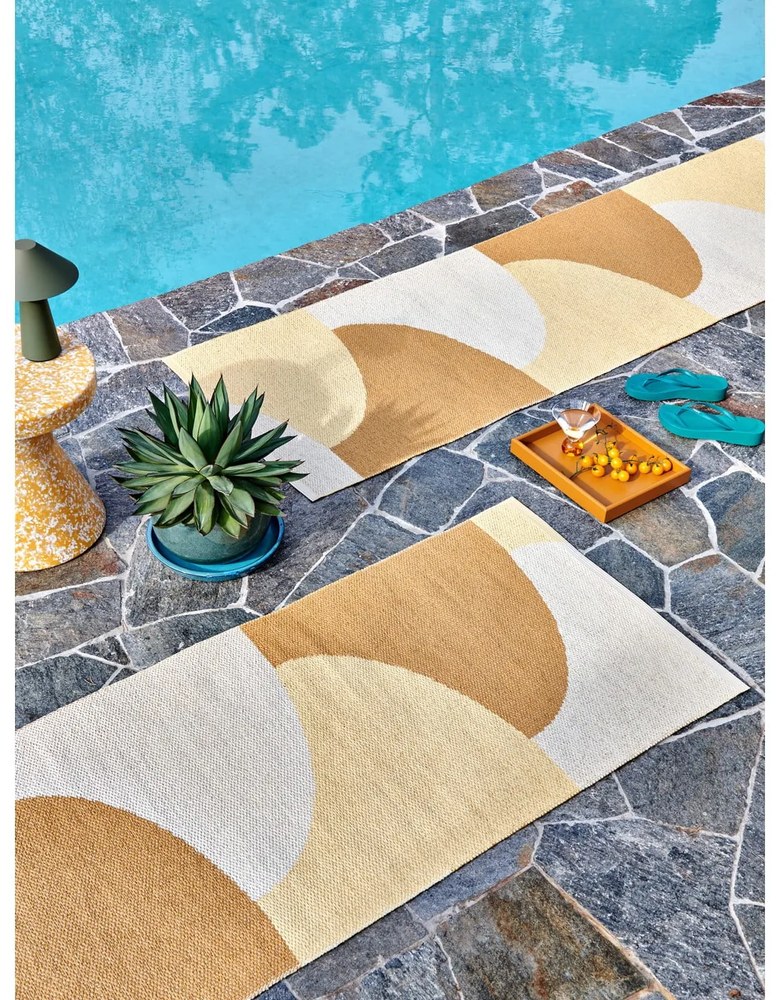 Пътека за открито и закрито в цвят жълта охра 70x270 cm Hill Ochre Pale Yellow – Pappelina