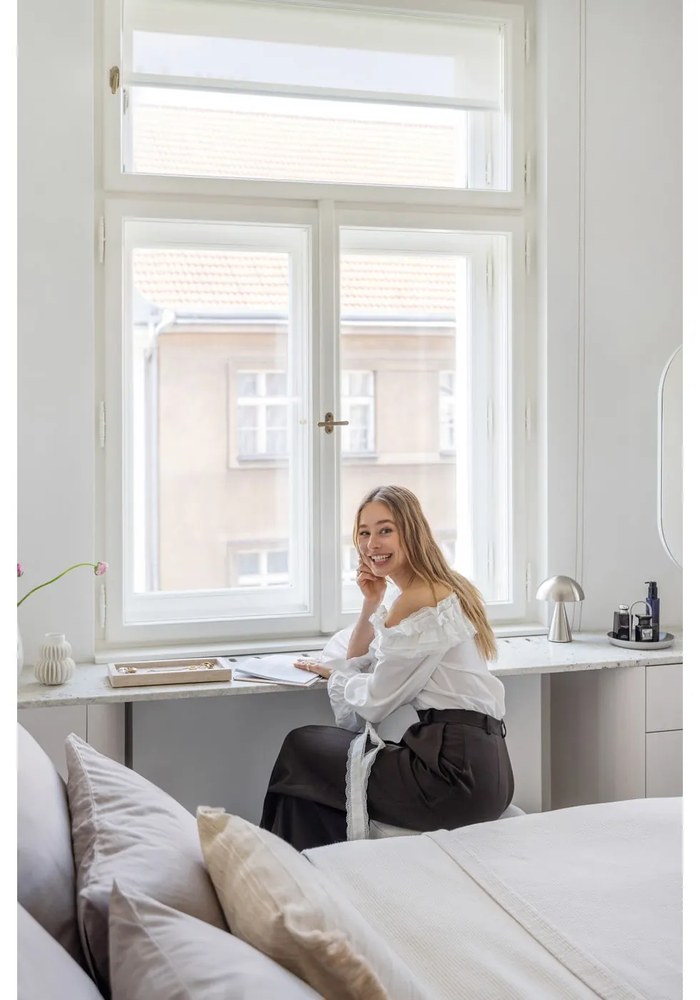 Ваза от бял фаянс Blossom - Bloomingville