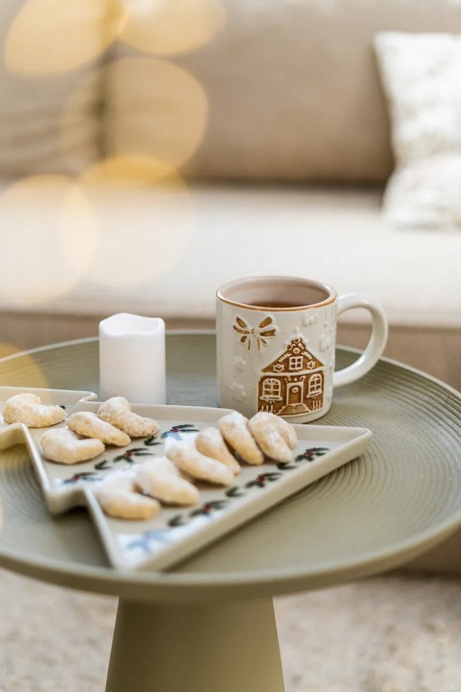 Кремава глинена чиния с коледен мотив за сервиране Berry – Bloomingville