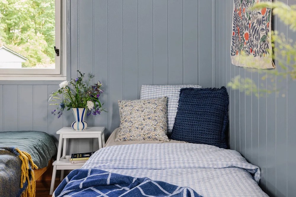 Керамична ръчно рисувана ваза Signature - Kähler Design