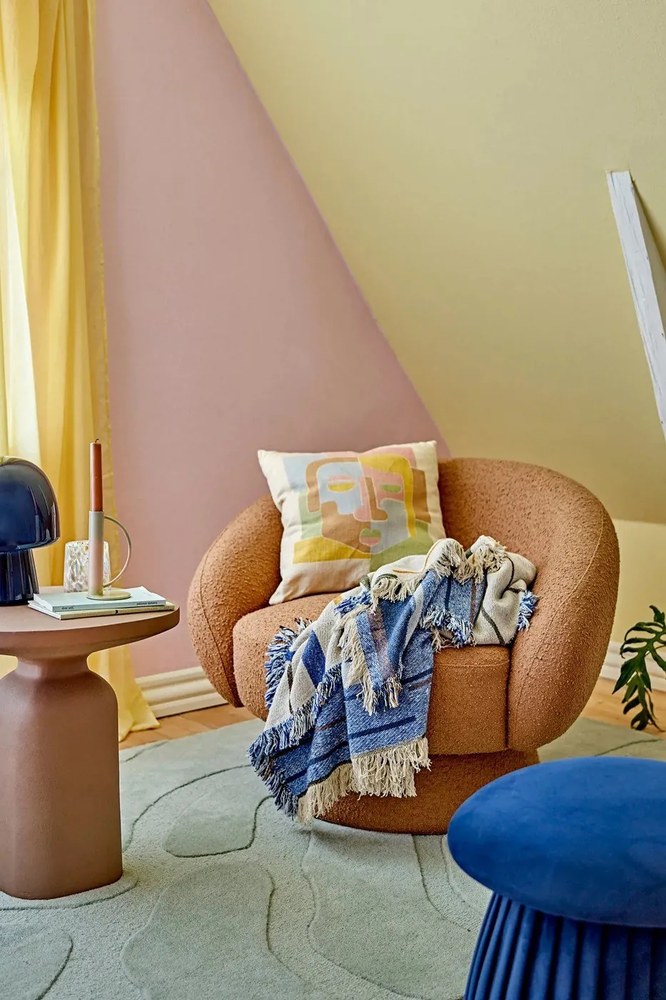 Тъмносиня табуретка Roberta – Bloomingville