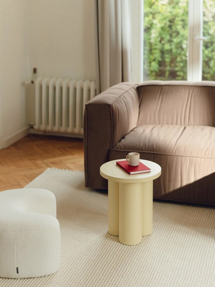 Бежова табуретка от прежда с примки от букле Umbo – noo.ma