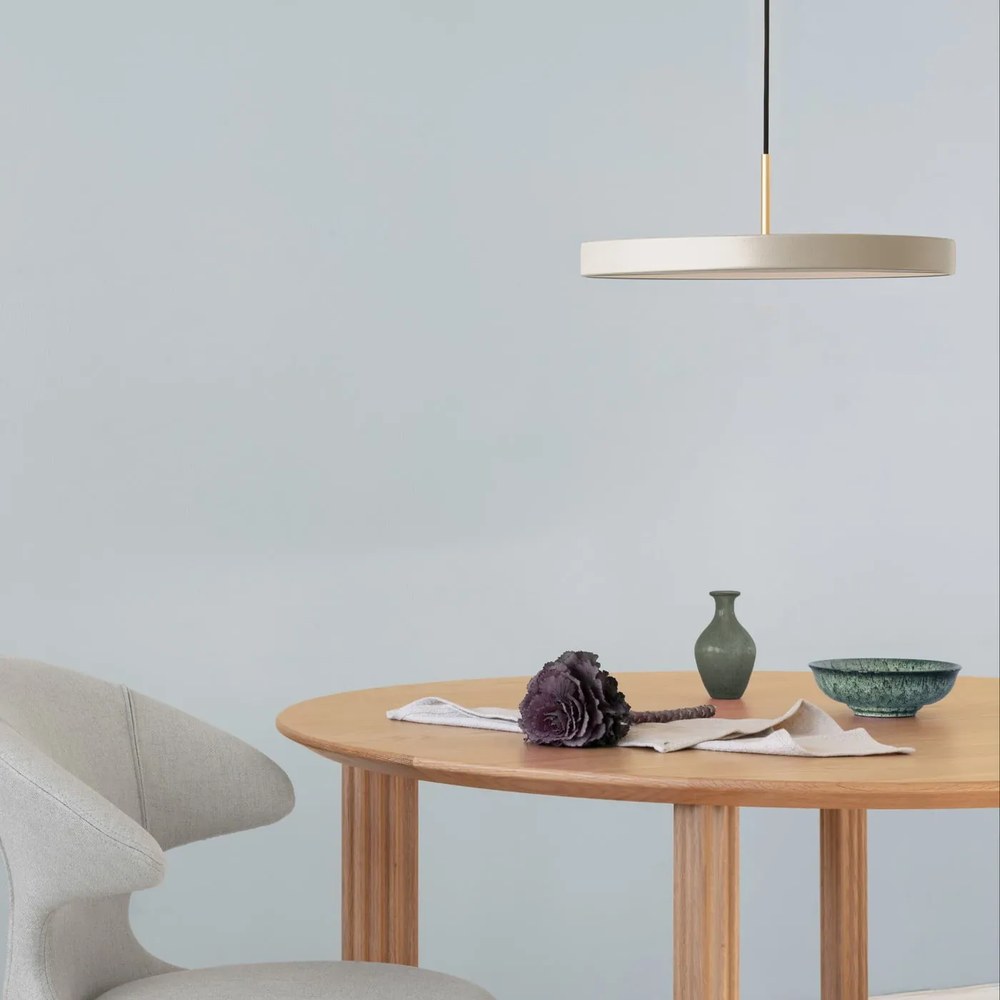 Кремаво LED затъмняващо се висящо осветително тяло с метален абажур ø 43 cm Asteria Plus Medium – UMAGE