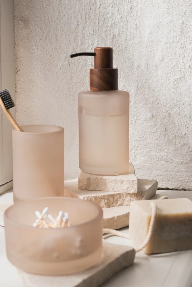 Бежов стъклен диспенсер за сапун 280 ml Modest – Mette Ditmer Denmark