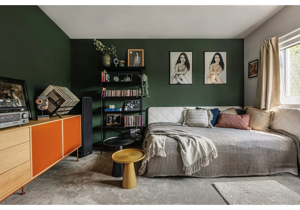 Черен стелаж от декор от ясен 94x172 cm Angus – Actona