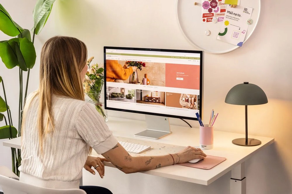 Розов керамичен моливник Light Pink 182 – Pantone