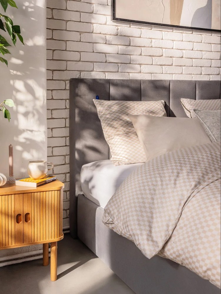 Сиво тапицирано двойно легло с място за съхранение и включена подматрачна рамка 160x200 cm Thessa Bold Line – Bonami Selection