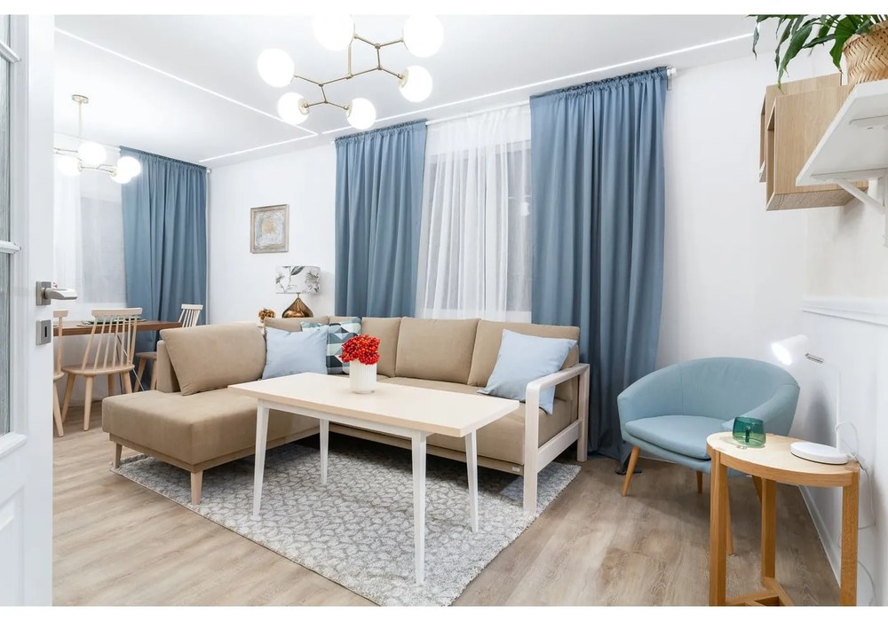 Висящо осветително тяло в месингов цвят със стъклен абажур Damar – Opviq lights