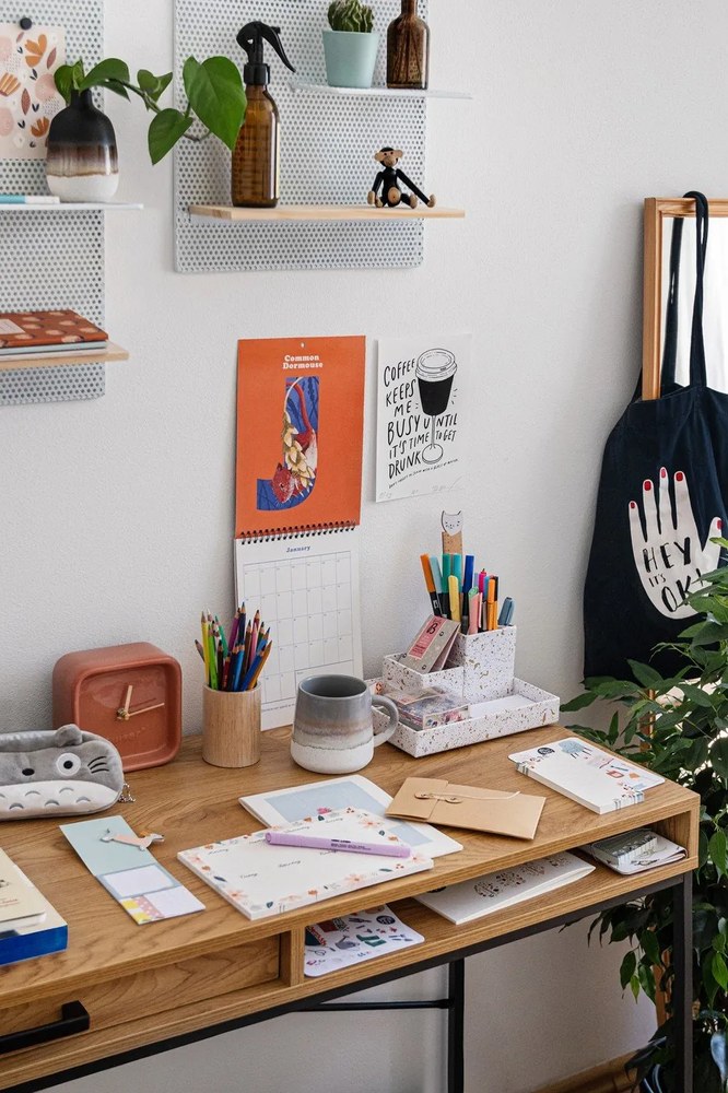 Бяла метална дъска за обяви Perky, 34,5 x 52,5 cm Perky - PT LIVING