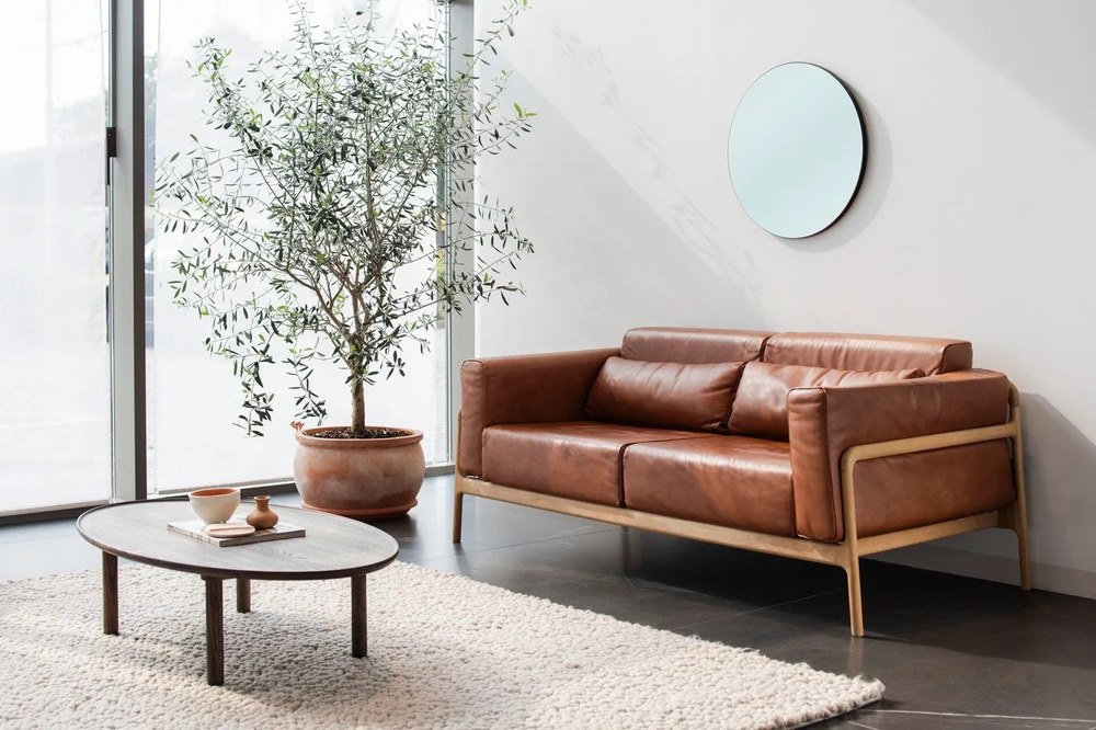 Кафява масичка за кафе от масивен дъб 65x120 cm Mu – Gazzda