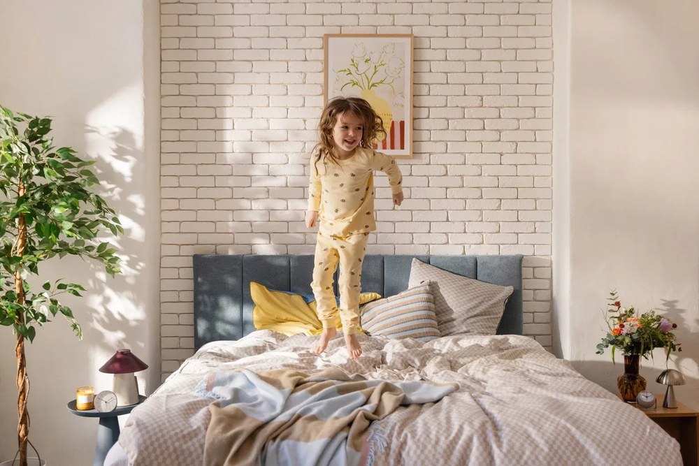 Лилава и бежова метална настолна лампа Chipper - Hübsch