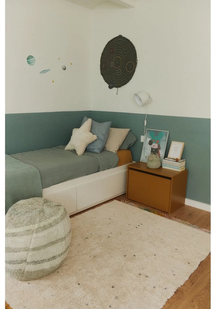 Кремав ръчно изработен памучен детски килим подходящ за пране 120x160 cm Stardust – Lorena Canals