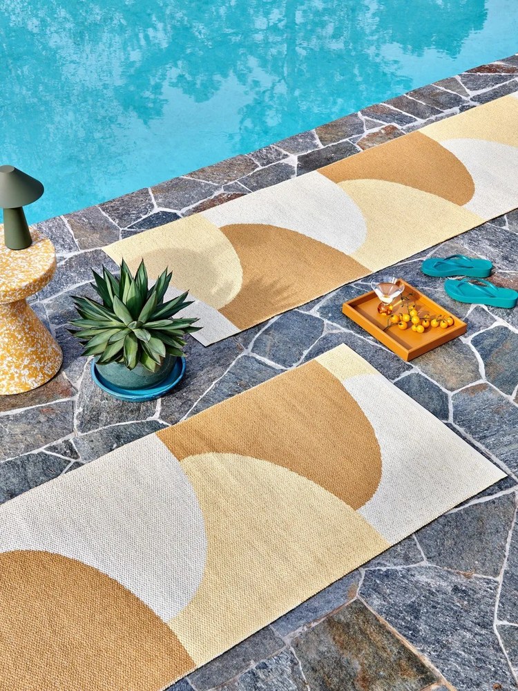 Пътека за открито и закрито в цвят жълта охра 70x270 cm Hill Ochre Pale Yellow – Pappelina