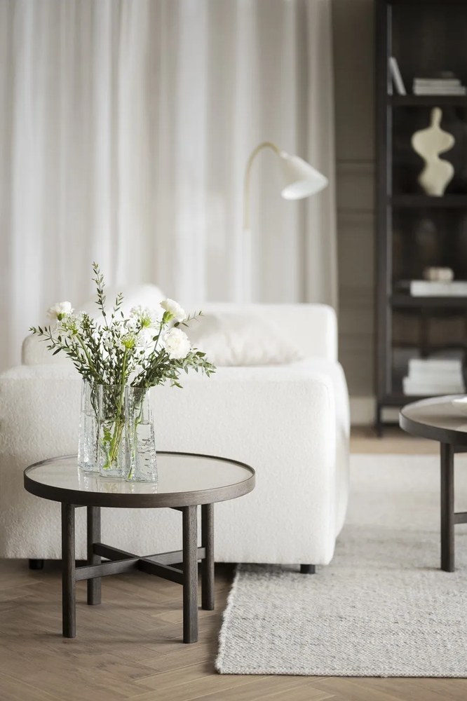 Кафява витрина от масивен дъб 95x195 cm Everett – Rowico