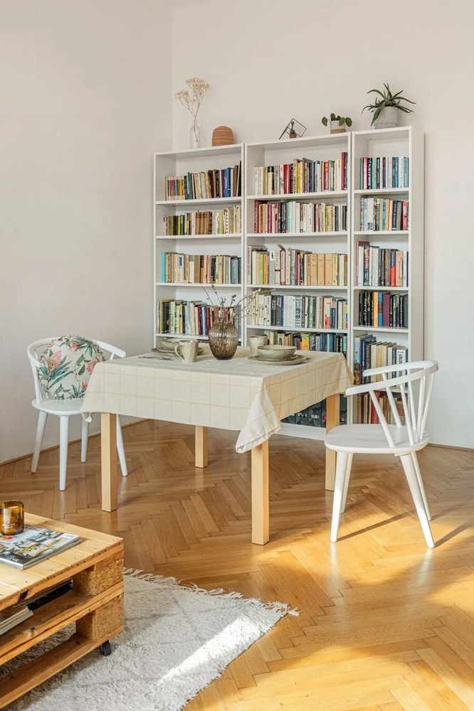 Бял шкаф за книги 79x203 cm Basic - Tvilum