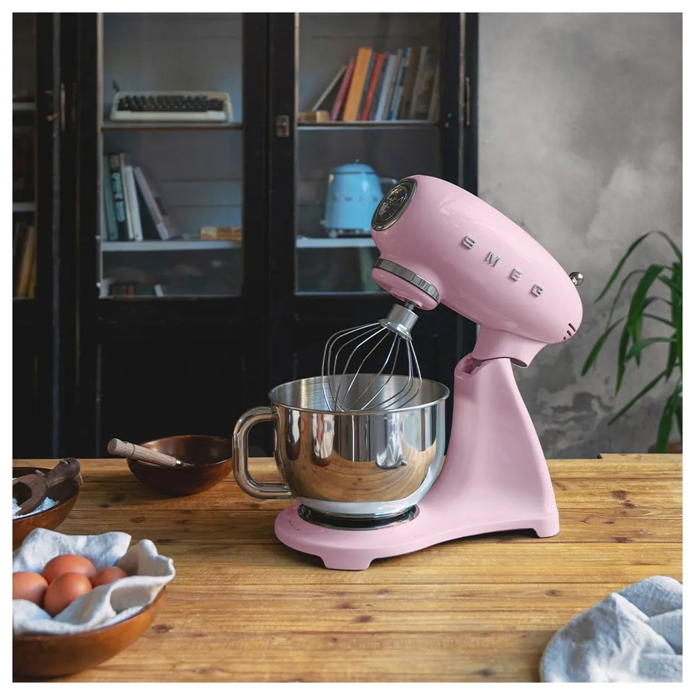 Светлосиня електрическа кана от неръждаема стомана 800 ml Retro Style – SMEG