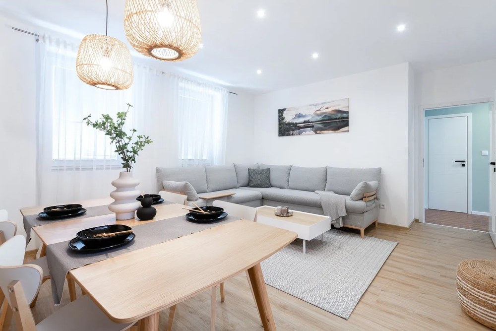 Бяла масичка за кафе Arista - Teulat