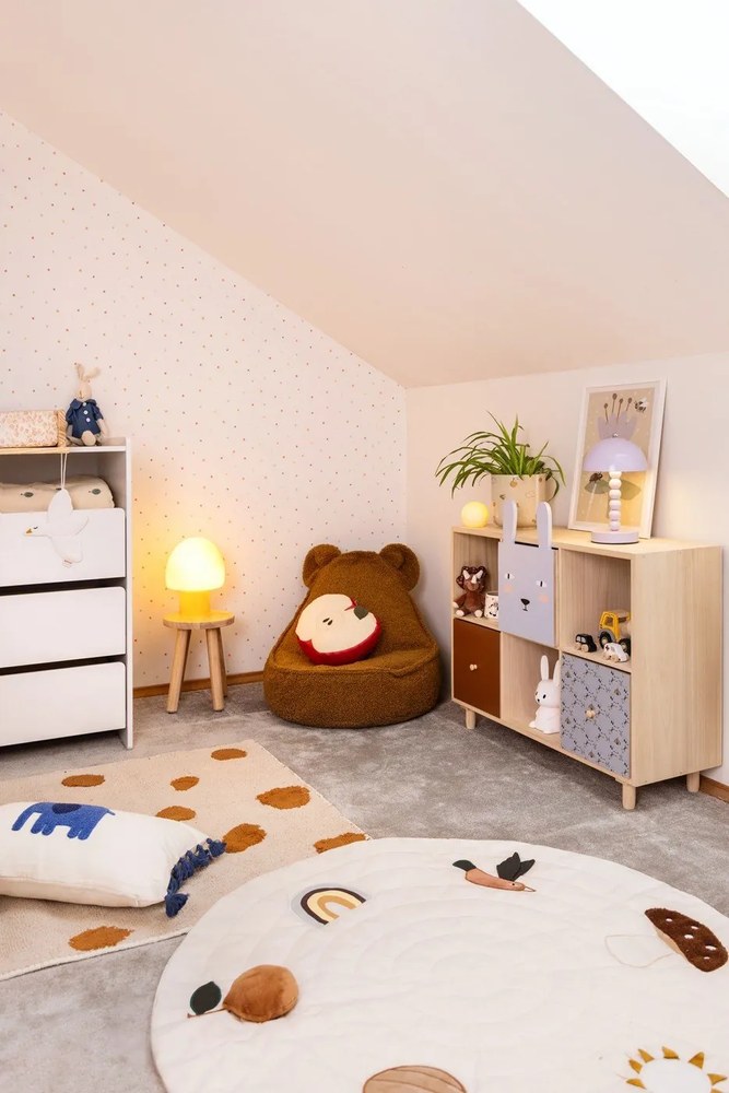 Бял нисък детски скрин от масивен бор с маса за преповиване 90x106 cm KIDDY – Vipack