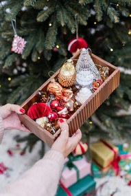 Стъклена ръчно изработена коледна украса 11 cm Squirrel – Sass &amp; Belle