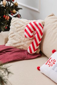 Декоративна възглавница с коледен мотив от флийс 50x30 cm Candy Cane – Catherine Lansfield
