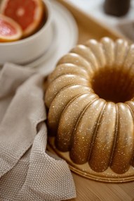 Форма за печене, изработена от лят алуминий в златист цвят Lotus - Bonami Selection