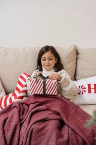 Декоративна възглавница с коледен мотив от флийс 50x30 cm Candy Cane – Catherine Lansfield