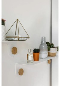 Стенен рафт от бяла стомана с детайли от дъбово дърво с 2 куки , дължина 50 см Hook - Gazzda