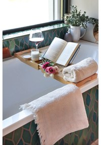 Ароматна свещ от соев восък време на горене 40 час #70 Moss, Black Pepper, Cypress – Perfumed Prague