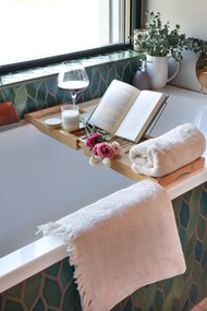 Ароматна свещ от соев восък време на горене 40 час #70 Moss, Black Pepper, Cypress – Perfumed Prague