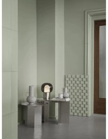 Алуминиева LED настолна лампа в сребрист цвят със стъклен абажур (височина 32 cm) Iris – Blomus