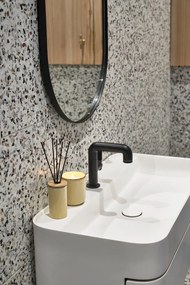 Ароматна свещ с време на горене 30 часа Iris Cucumber Blossom – Villa Collection